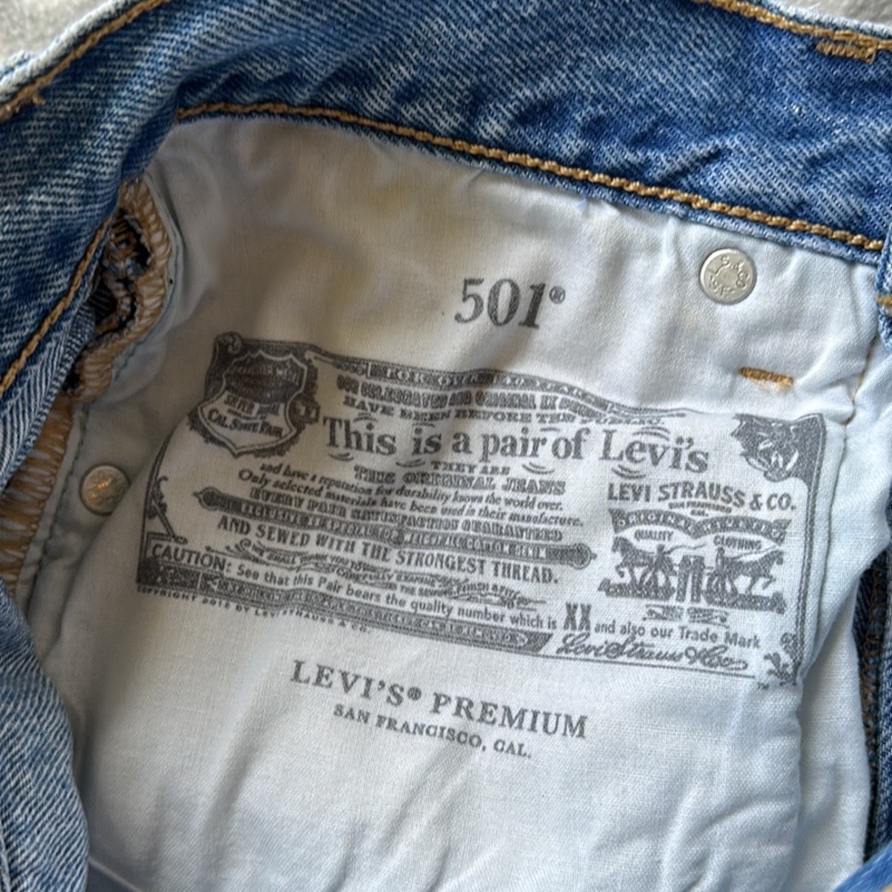 Levi’s 501 High Rise Ripped Jeans - Picture 8 of 9